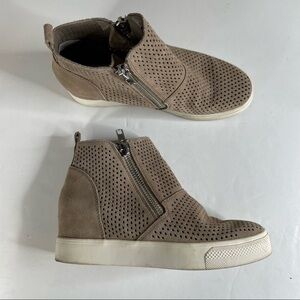 Steve Madden Wedgie Perforated Suede Shoes Size 9